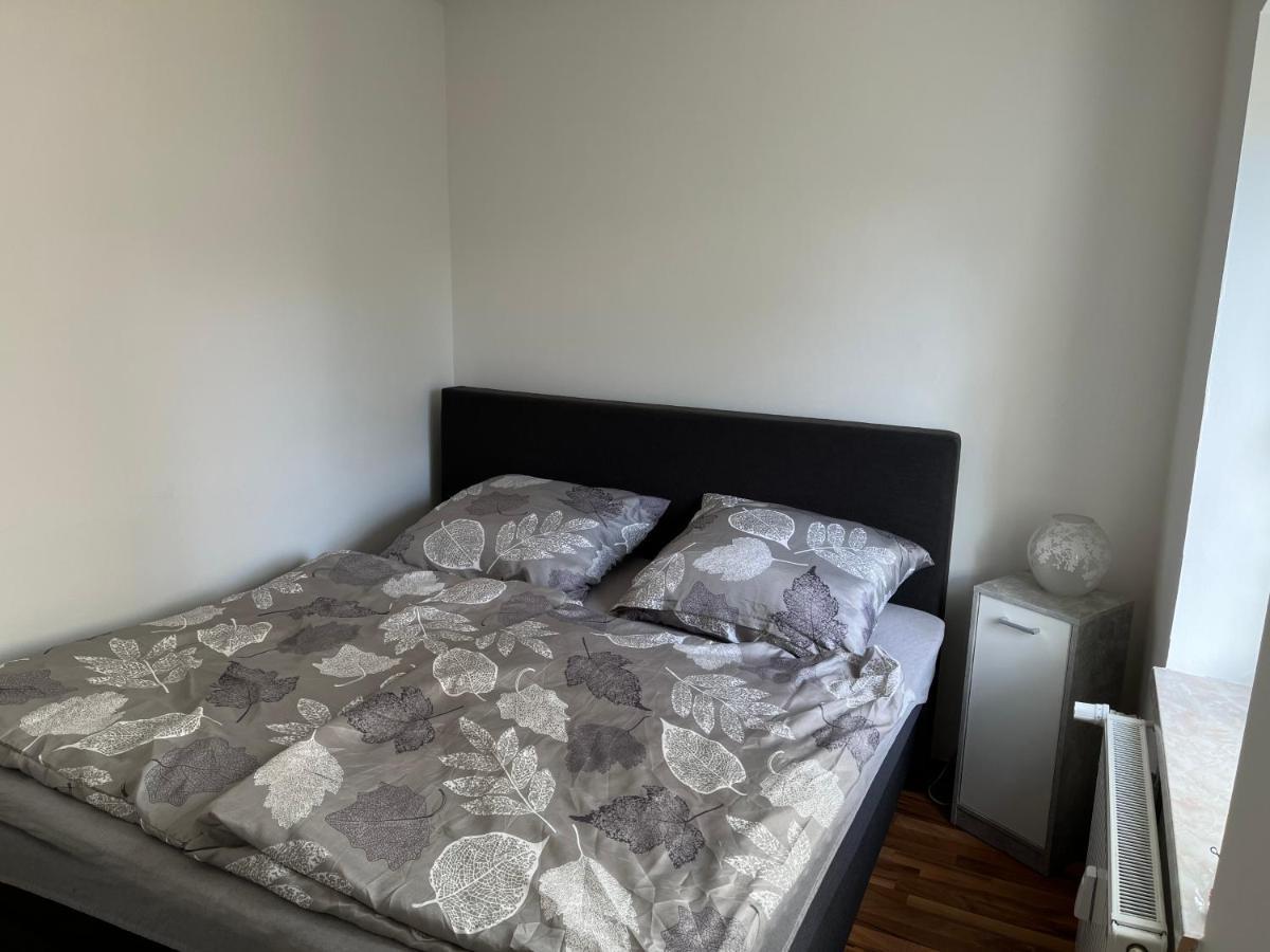 Schone Kleine Wohnung Mit Terrasse Nahe Centro Оберхаузен Экстерьер фото