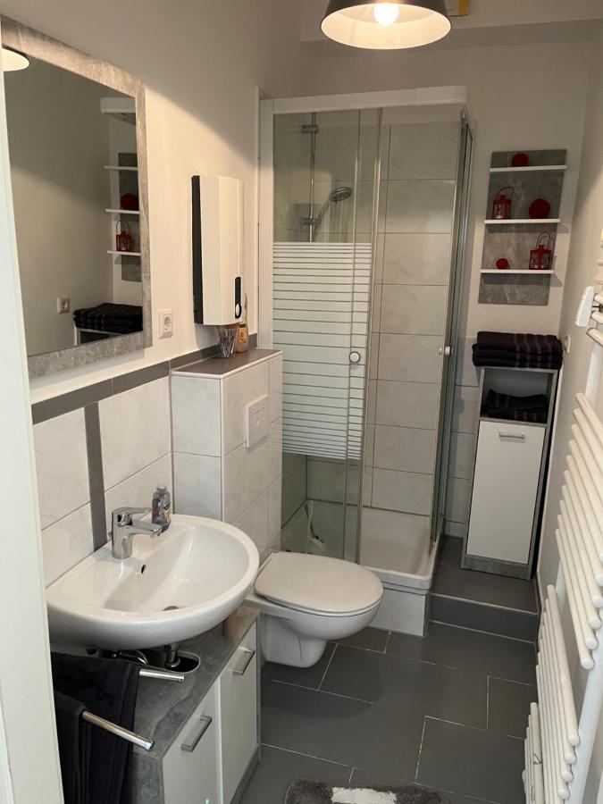 Schone Kleine Wohnung Mit Terrasse Nahe Centro Оберхаузен Экстерьер фото